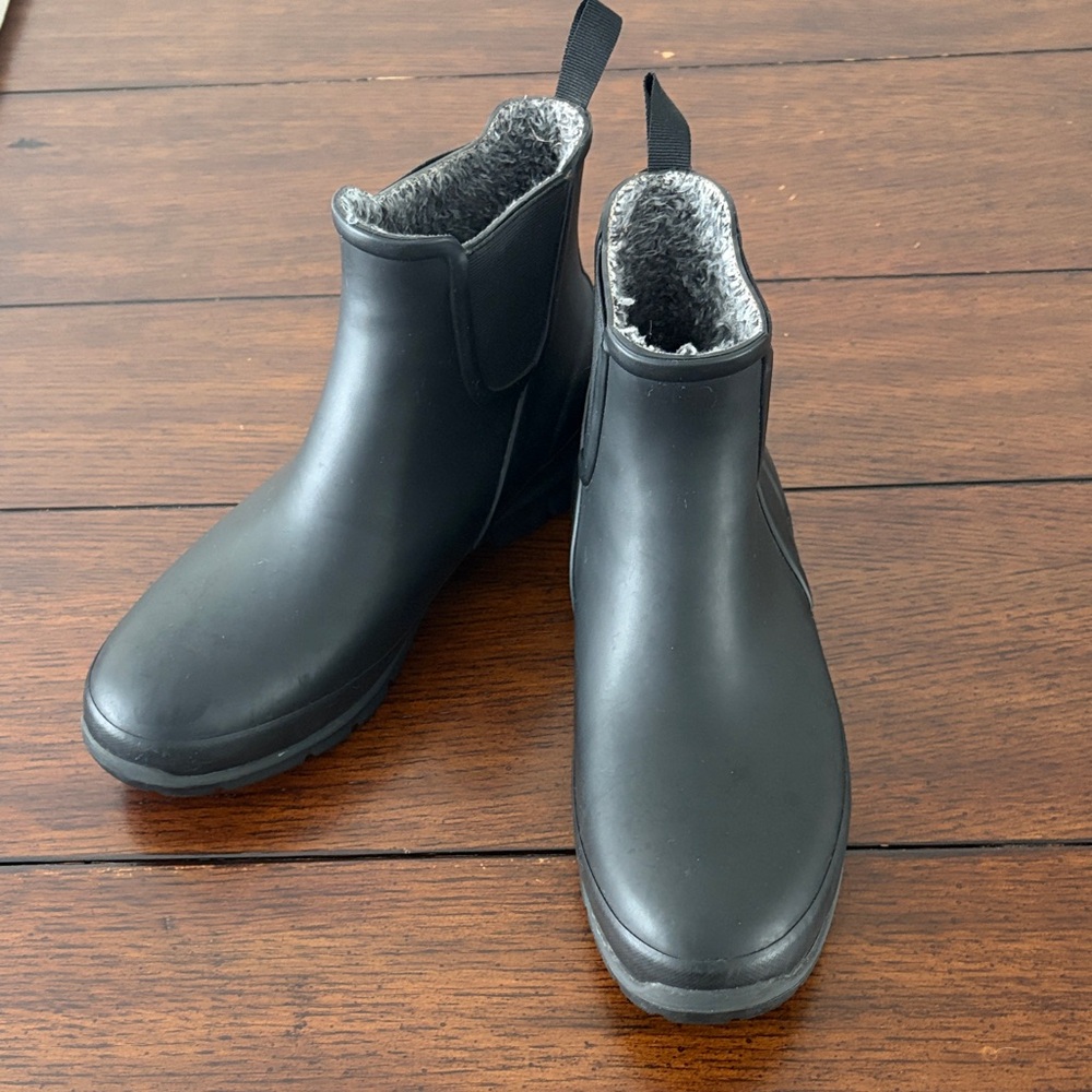 Women's Black Insulated Chelsea Rain Boots